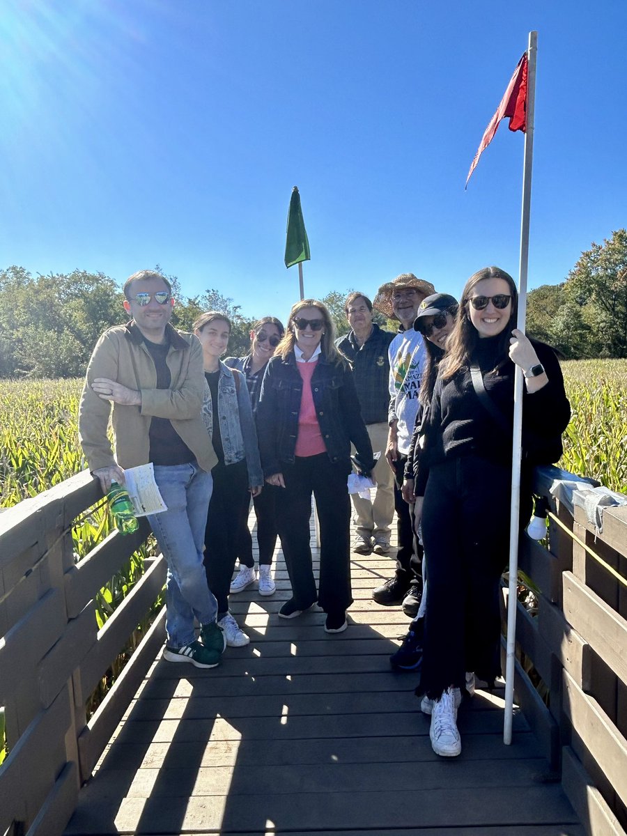 NicholasLence's tweet photo. Nothing like getting lost in a corn maze together to build a little team spirit as the NLC team ventured out to @queensfarm to solve the mystery of the Amazing Maize Maze 🌽🚜

#queensfarm #queens #NYC #farm #amazingmaizemaze #cornmaze #cornfield #fallfun #fallinnyc https://t.co/5u7q7Ssxvd