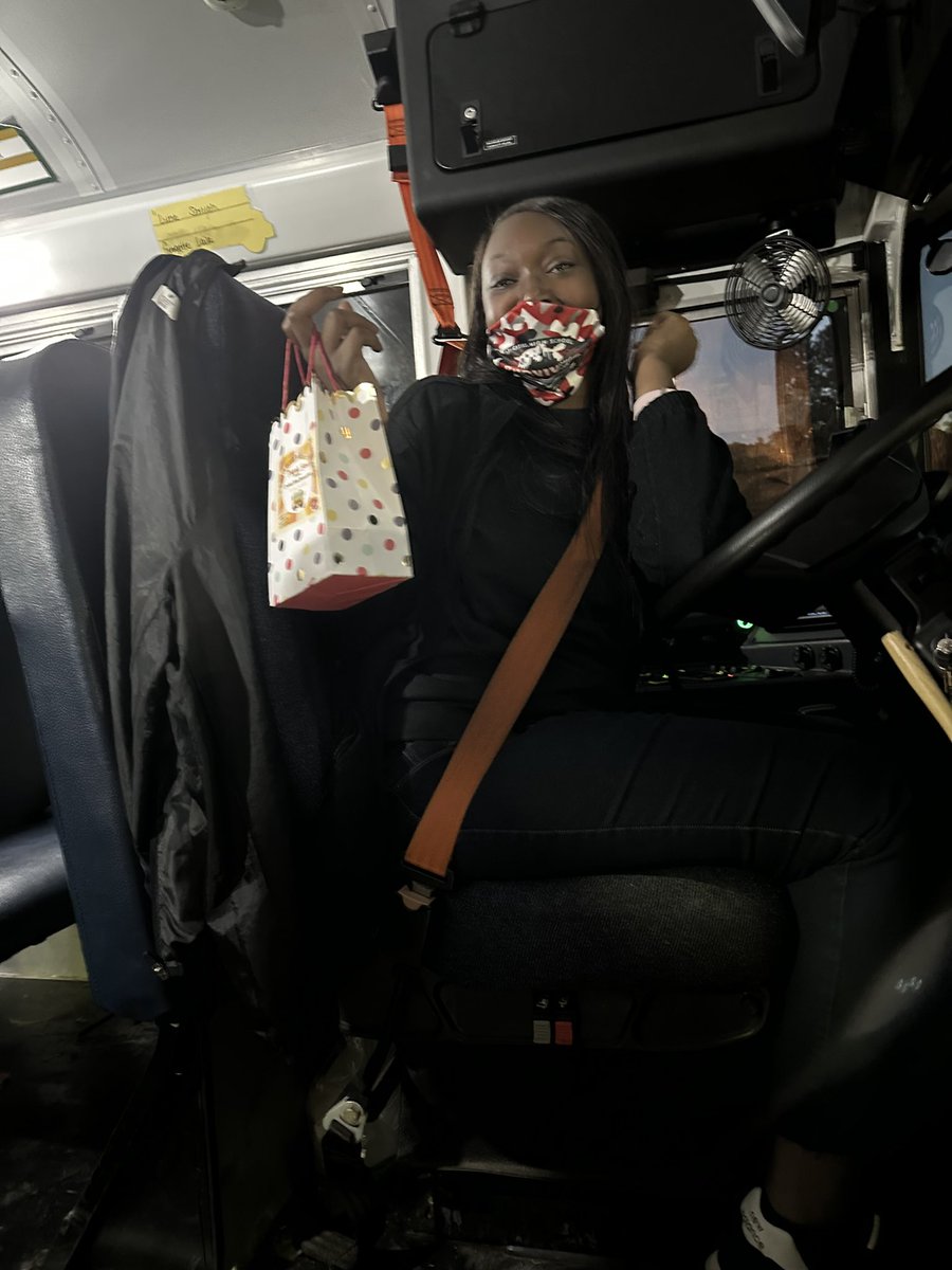 CallMeDrB's tweet photo. We kicked off Bus Driver's appreciation Day @ConleyHillsCubs with breakfast on the go for our amazing bus drivers. They go over and beyond the call of duty daily for our WHYS and we're so grateful 💗🚌⭐️💙 #RelationshipsMatter @DrTamaraCandis https://t.co/HbcR9PyzFS