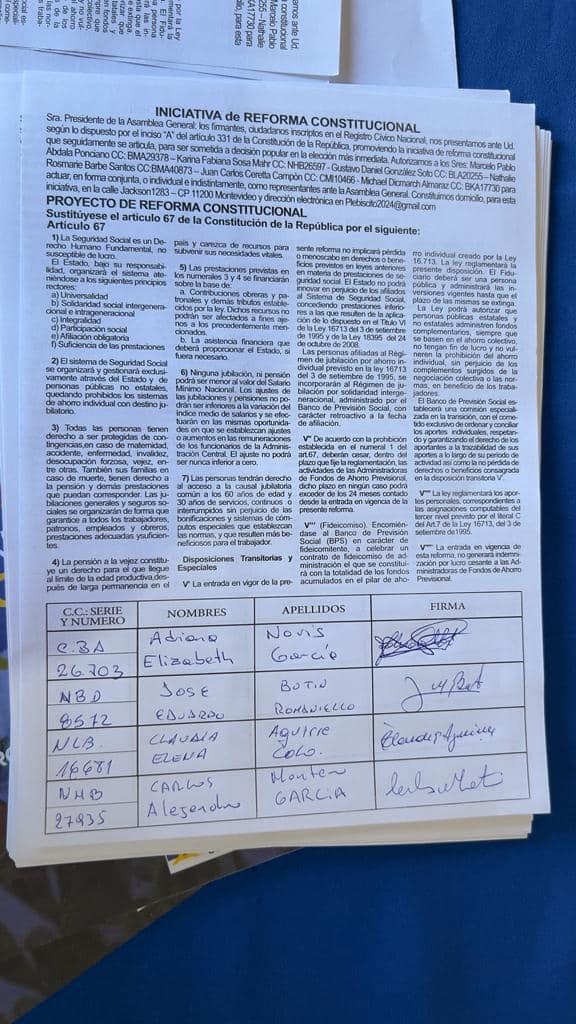 Por qué firmo el plebiscito de reforma a la seguridad social 👇👇

No vale jugar con el esfuerzo de quienes durante años han aportado a un régimen y venga alguien a cambiar esas reglas de juego.

🖍El trabajo de hombres y mujeres se mide en el tiempo que consumimos de vida, lo