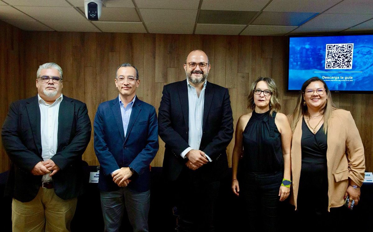 La Inteligencia Artificial es vital para la educación, y hoy, el @UDGVirtual_SUV nos presentó una guía gratuita de orientación como una herramienta que podemos utilizar para enriquecer la enseñanza y el aprendizaje en las escuelas. 👏🏽
¡Muchas felicidades a todo el equipo