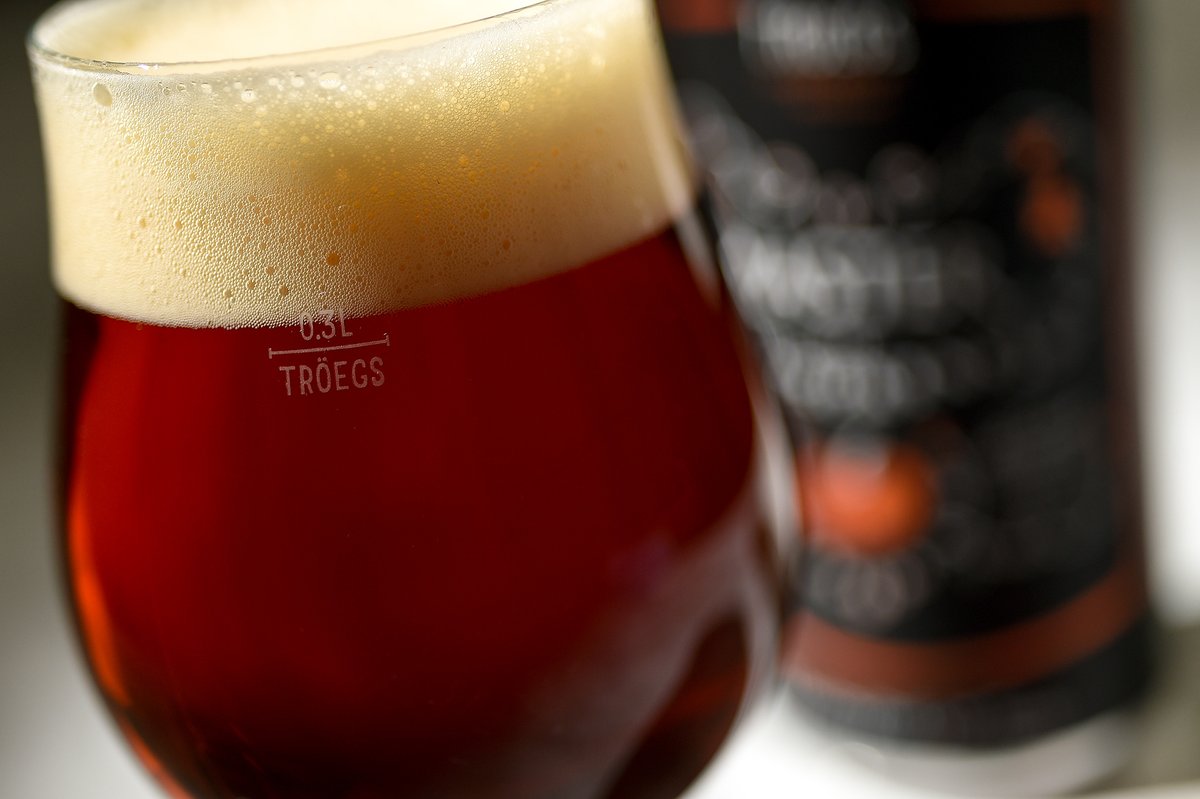 TroegsBeer's tweet photo. Subtly spiced with cinnamon, clove, ginger and nutmeg, Master of Pumpkins is neither easy nor quick to brew. But we believe it's worth the wait. Find this seasonal ale, brewed with locally-grown pumpkins harvested this year, at https://t.co/JFWBOgLKF1. #MasterOfPumpkins #Troegs https://t.co/3ZzFUVAVrc