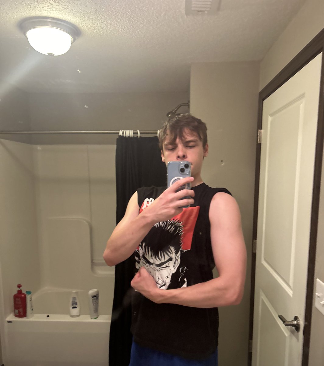Odizzy99's tweet photo. gym progress took a week off but still been the most consistent ive ever been and starting to see improvement https://t.co/GoHl2JJJUV