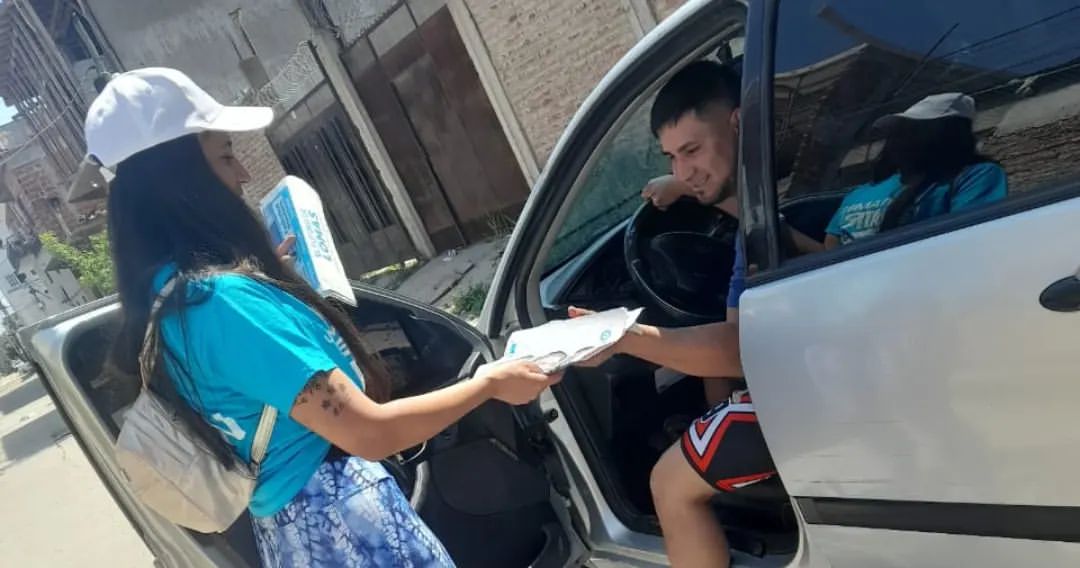 ateneoNKlomas's tweet photo. DE SOL A SOL 🇦🇷♥️✌️

📍Santa Catalina Norte.
📍Santa Catalina Sur.
📍Barrio Esperanza. 

Seguimos charlando con los vecinos y vecinas de cada barrio, escuchsndolos y contandoles las propuestas de #UnionPorLaPatria. 🇦🇷 https://t.co/0itWu5prCi
