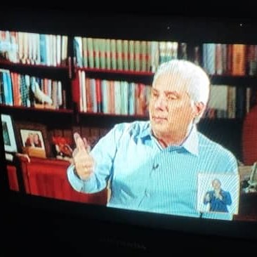 Todo lo que apliquemos y diseñemos tienen que tener una mirada ante la situación de casos de vulnerabilidad, una mirada a la niñez, la juventud, las mujeres, adultos mayores, expresó el Presidente Miguel Díaz Canel a la periodista Arleen Rodríguez.🇻🇪🇨🇺
#UnidosXCuba
#CubaPorLaVida