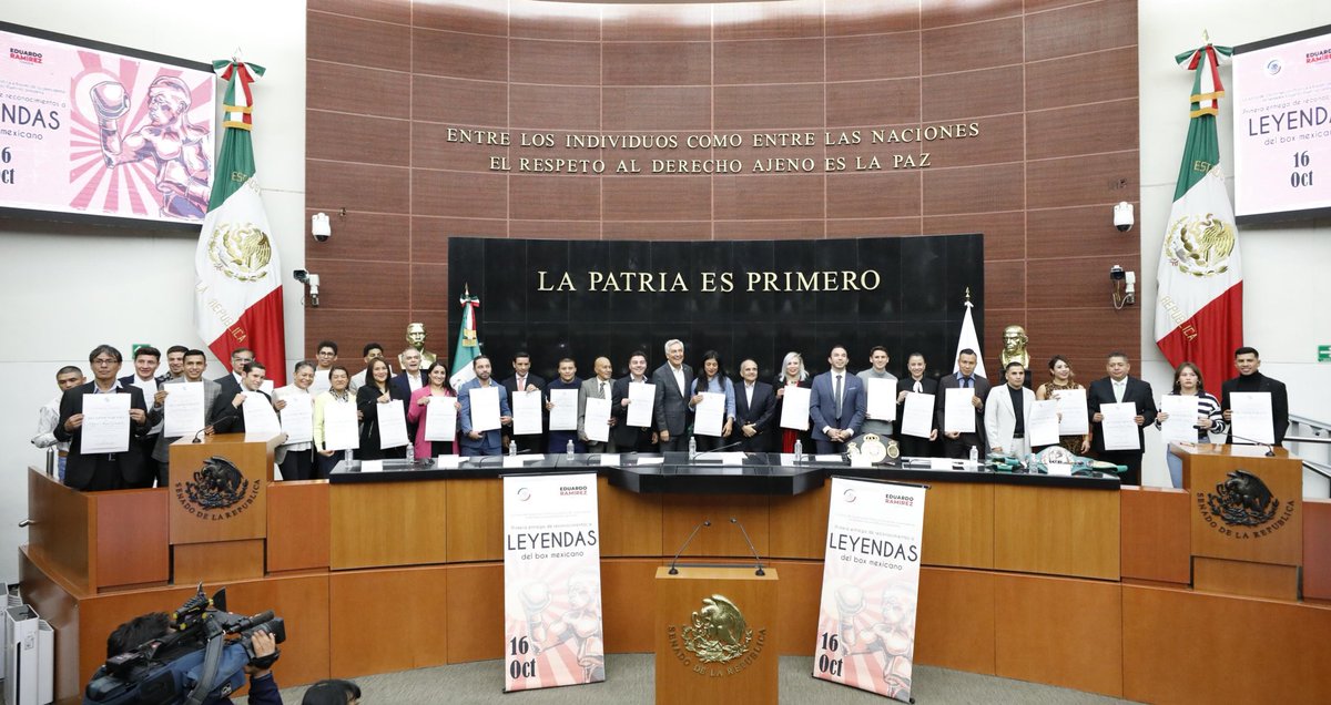 ramirezlalo_'s tweet photo. Hoy el @senadomexicano reunió a mujeres y hombres, leyendas y promesas del boxeo. 

Personajes que evocan momentos de emoción, de alegría y orgullo. 

¡Enhorabuena campeonas y campeones! 🥊 https://t.co/uCzf1TglyW