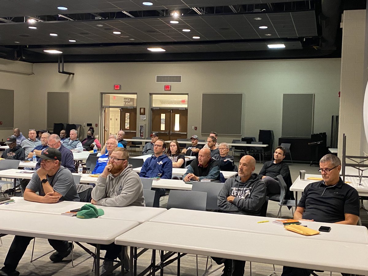 jarnett34's tweet photo. Thankful for the officials of St. Joe Valley and other associations who invest time in getting ready for the new season and trying to get better! @IHSAA1 @AustinRHough #RespectaRef #educationbasedathletics #HoosierHysteria #LetsGo https://t.co/727dzyEAOM