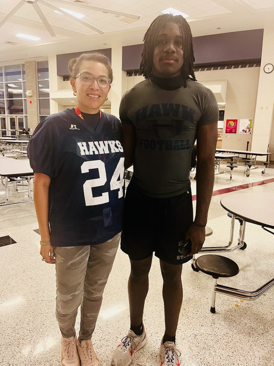 clarissanora's tweet photo. Last Friday I was honored to rep @carsonjworkman #24! Thank you again 👊🏼So proud of the heart and grit you and @HendricksonFB played Friday night. New week, let’s go!!!! https://t.co/KMVy1pBdrc