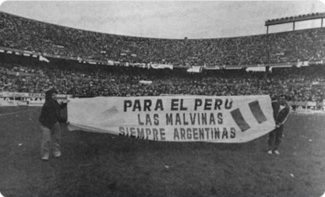 GarciaPeru's tweet photo. En Perú nos toca decir:
A la Argentina jamás se le silba el himno.
A sus jugadores no se les insulta.
A sus dirigentes se les respeta.
Argentina, también es el Perú.
Y para el Perú, las Malvinas
son y siempre serán argentinas.
#DialogandoTv https://t.co/uE1hN2Ih0h