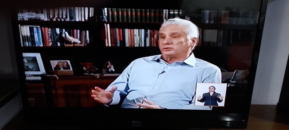 El Primer Secretario del Comité Central del <a href="/PartidoPCC/">Partido Comunista de Cuba</a> y Presidente de la República de #Cuba,  <a href="/DiazCanelB/">Miguel Díaz-Canel Bermúdez</a>, nos da confianza en la continuidad de la Revolución junto a su pueblo. 

#CubaPorLaVida 🤎
#UnidosXCuba 🤎
#CubaViveSuHistoria🤎
<a href="/cubacooperaven/">Brigada Médica Cubana en Venezuela</a>🤎
 <a href="/MINSAPCuba/">Ministerio de Salud Pública de Cuba</a> 🤎