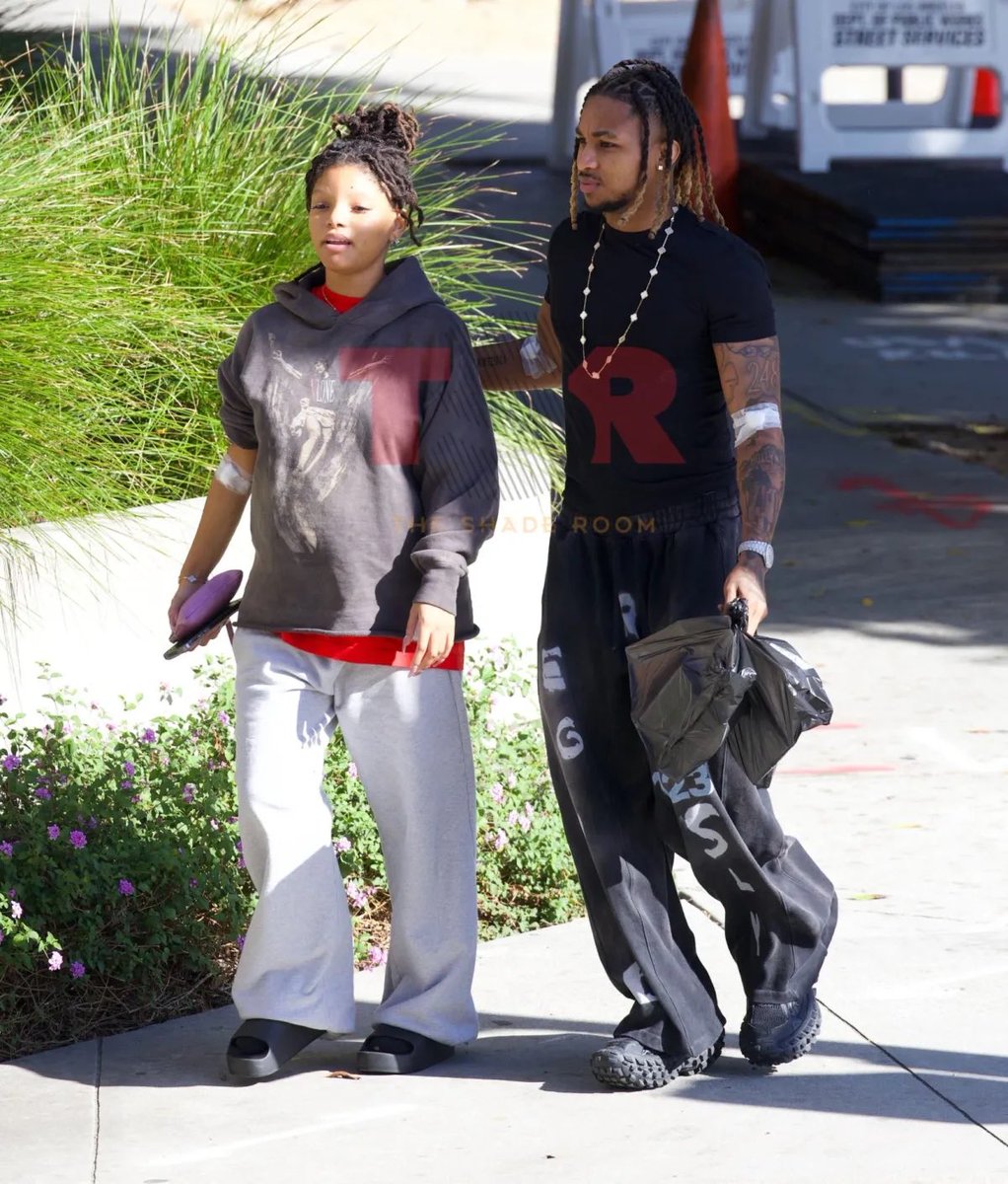 NylaLauren's tweet photo. I don’t think anyone is hating on Halle Bailey being pregnant. They’re just disappointed. She’s talented, beautiful, successful, &amp; destined for greatness. And there are soo many amazing Black women. Yet so many of us are baby mothers. It’s tiring because we are worth so much more https://t.co/EeBIhirqkd