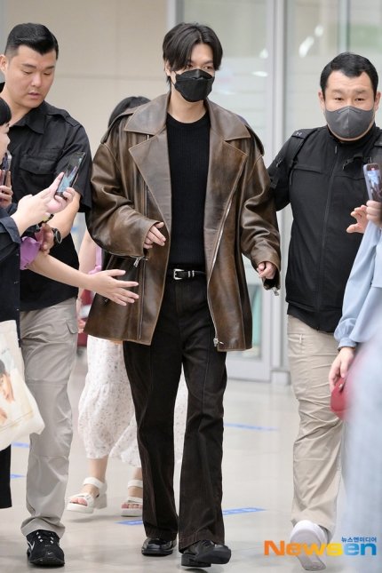 phminozofc's tweet photo. 20231016 Lee Minho's arrival at Incheon from Manila, Philippines 🇵🇭
📸 NEWSEN | MEDIA
#SMDCCelebratesSM65th #SMDC
#LeeMinHoForSMDC #StepIntoLuxury
#이민호 #LeeMinho #ActorLeeMinHo
#イミンホ #李敏镐 #ลีมินโฮ #Minoz https://t.co/RQJvNW7TAP