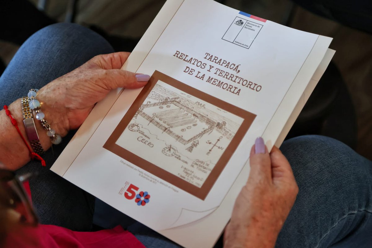 “Tarapacá, relatos y territorio de la memoria” es el nombre del documental que reúne los relatos de los sobrevivientes de la Dictadura, el cual fue estrenado en #Pisagua con la presencia de la ministra  <a href="/Marce_Sandoval_/">Marcela Sandoval Osorio</a> con motivo de #50añosdelgolpe #Tarapacá #DemocraciaSiempre