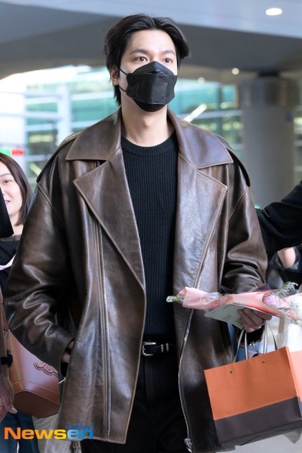 minozmarkee's tweet photo. 20231016 Lee Minho's arrival at Incheon from Manila, Philippines 🇵🇭
📸 NEWSEN | MEDIA
#SMDCCelebratesSM65th #SMDC
#LeeMinHoForSMDC #StepIntoLuxury
#이민호 #LeeMinho #ActorLeeMinHo
#イミンホ #李敏镐 #ลีมินโฮ #Minoz https://t.co/lP73Yn1e3t