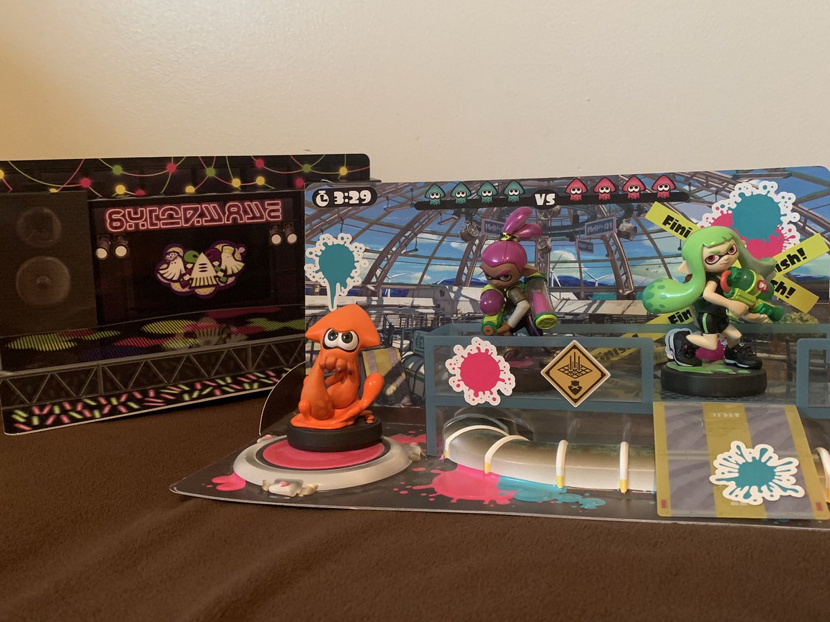 TuxflopPlus's tweet photo. went to PRGE and spent a ton of money, but i don’t care. it was REAL as hell. thank you @dracooties &amp; @TigheSammy for this lovely stuff! and big ups to my dentist for giving me a free toothbrush

i’m now a proud “huge klonoa print” owner https://t.co/nXjacoqFbH