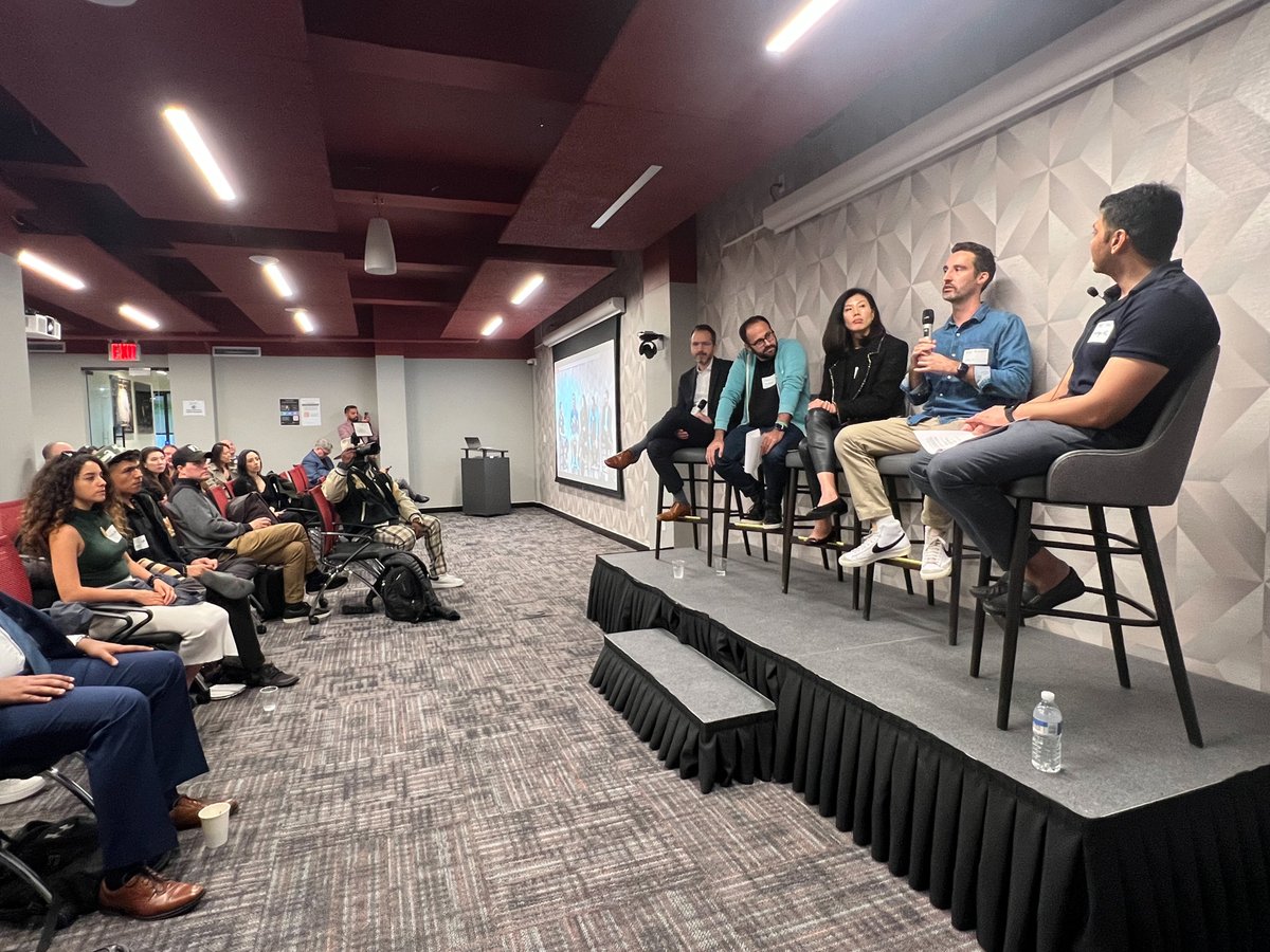 Techweek_'s tweet photo. The first panel, moderated by @praj238, Co-founder &amp; CTO of Bakstage, focused on Tech Enabled CX Strategies &amp; Design topics, such as:

✅ The role of AI
✅ Data analytics
✅ UI/UX
✅ Omnichannel experiences
✅ Emerging tech

#NYTechWeek https://t.co/yeeDH2fecf