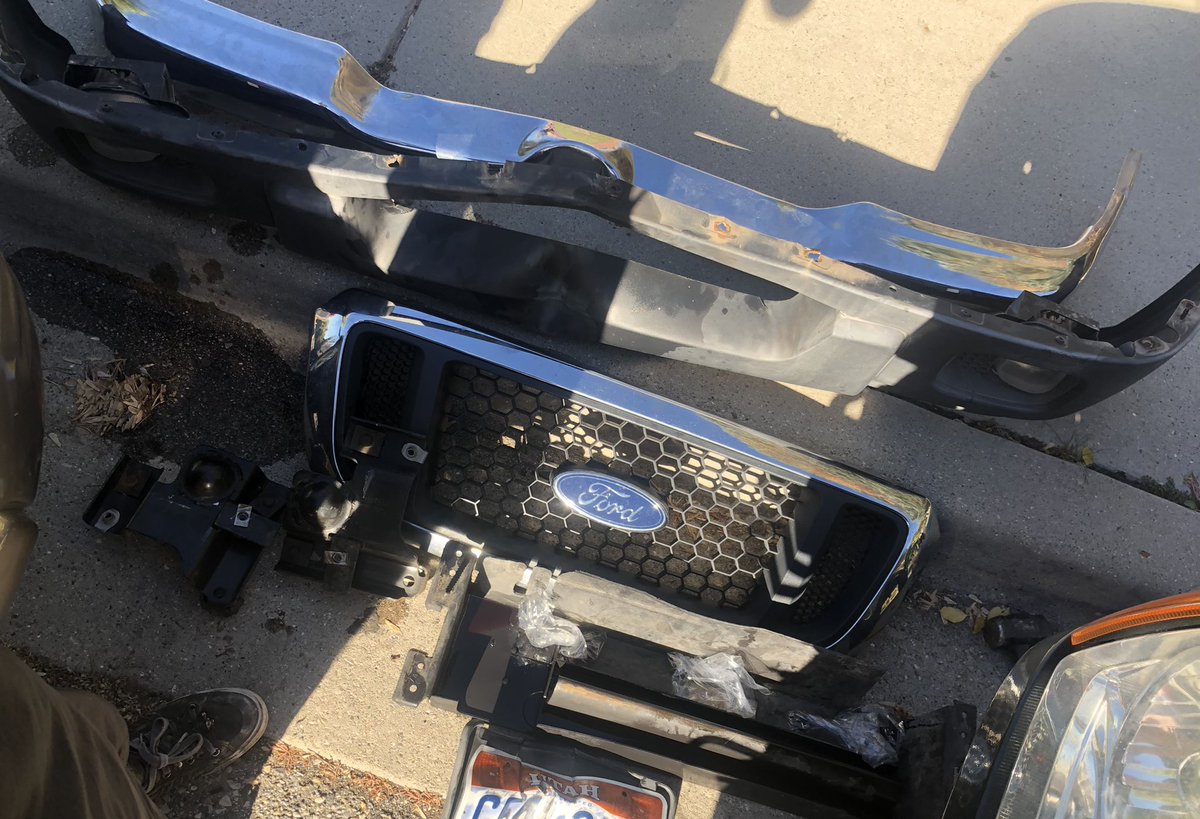 diabetic_raver's tweet photo. Got in an accident on Saturday. Here’s a truck update. Damage assessment day.
🤖 removed front bumper and grill
🗿 removed oil transmission cooler (circled red)
🎭 removed both airbags

Total damage not too bad. Gonna go to the junk yard tomorrow look for what I need https://t.co/FY9g4C1zfF