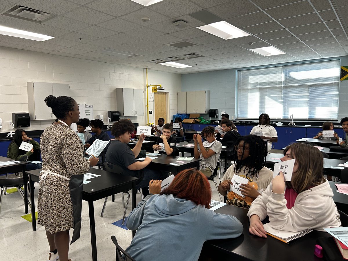 Ms. Lewis-Wallace and I enjoy co-teaching. Here she is doing the Flipper Feedback Chemical or Physical Change activity. ⁦@PaisleyMagnet⁩ #wedosciencewell ⁦@WSFCS_Science⁩