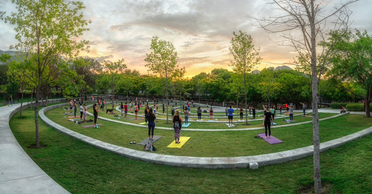 vclariond's tweet photo. 🌳 #BosquesDelValle es un #parque espectacular, en donde convivimos todas y todos en medio de la naturaleza.
👉Disfruta esta semana de #YogaenelParque y #Parquecinema. En #SanPedro disfrutamos la vida en el espacio público porque ¡vamos más allá! https://t.co/mnqbhqotRU