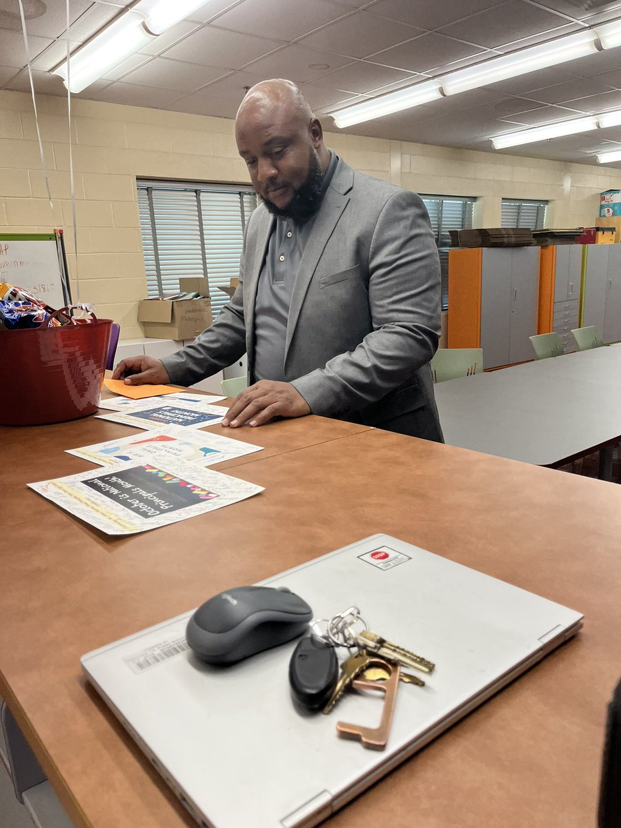 Angela Berry (@arb7102) on Twitter photo <a href="/NTHS_Titans/">New Town High School</a> extends our appreciation to Principal <a href="/MrMartinNTHS/">James Martin</a> for his commitment and support of our school community. Thanks for all you do💪🏾💪🏾 #Principalappreciationmonth #westzone
<a href="/rafe_park/">Rafe Park</a> @KyriaJoseph <a href="/NTHS_Titans/">New Town High School</a> extends our appreciation to Principal <a href="/MrMartinNTHS/">James Martin</a> for his commitment and support of our school community. Thanks for all you do💪🏾💪🏾 #Principalappreciationmonth #westzone
<a href="/rafe_park/">Rafe Park</a> @KyriaJoseph