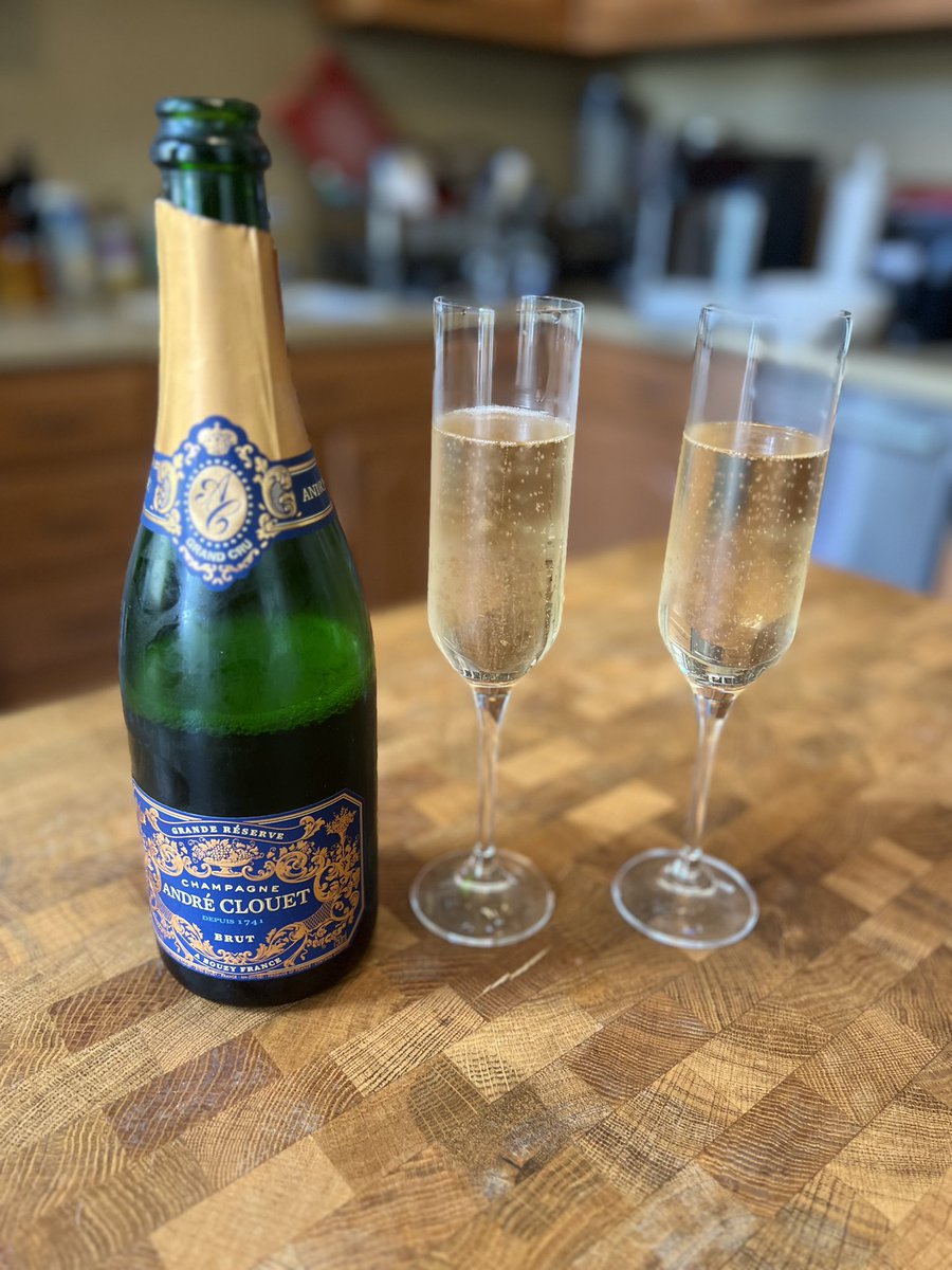 tax_tweets's tweet photo. All e-files have been submitted and accepted. Time for a little champagne and dinner. Happy End of Tax Season! https://t.co/PerXzeCBwU
