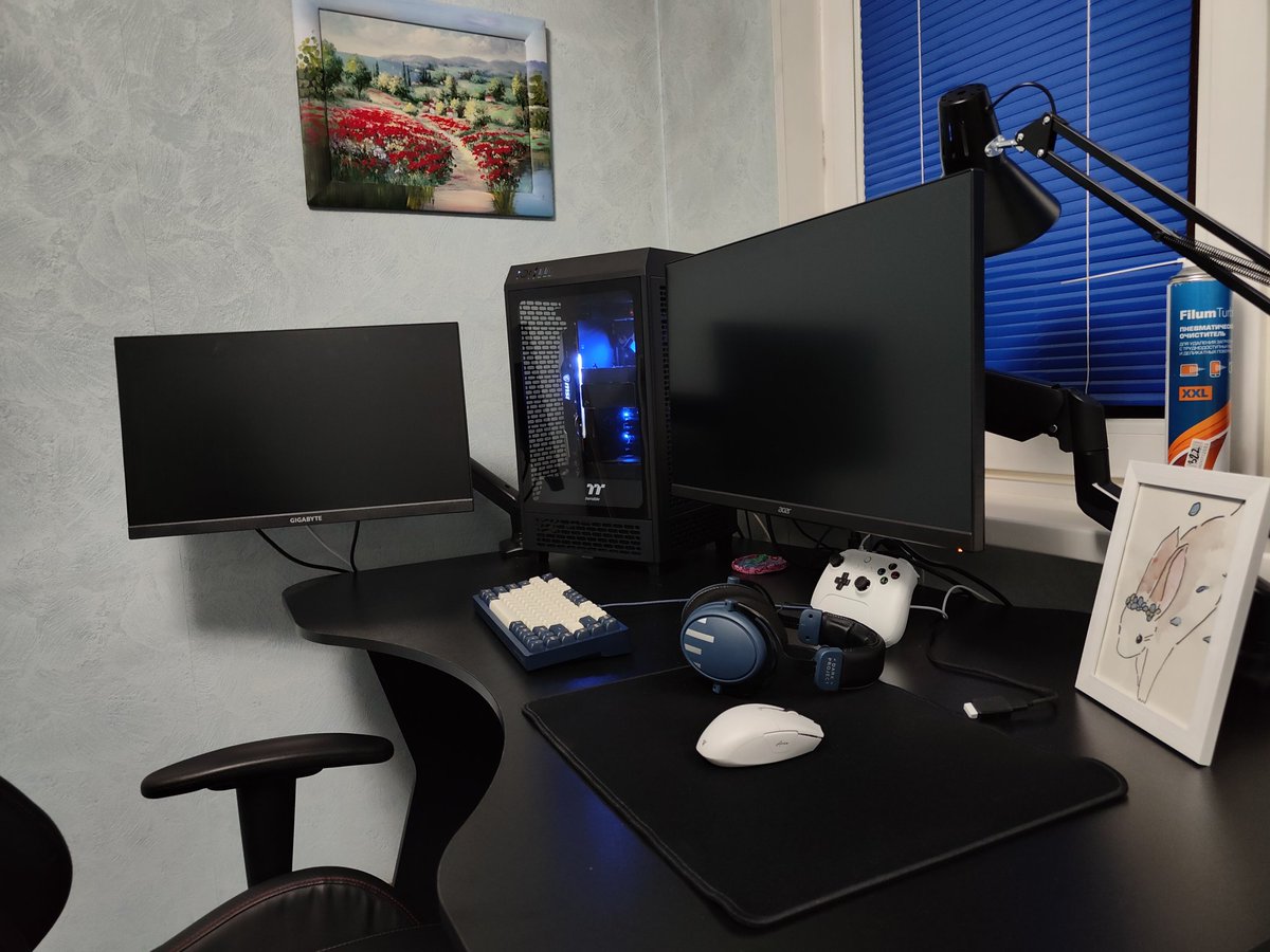 Aorms_11's tweet photo. @KYKYPY3A_B Rx 6950 xt 
Ryzen 5600

Клава светится, мышка ультра лёгкая, мониторы 180 герц!!1
Надеюсь у меня есть хоть какие-то шансы... https://t.co/y2XY8rInJB