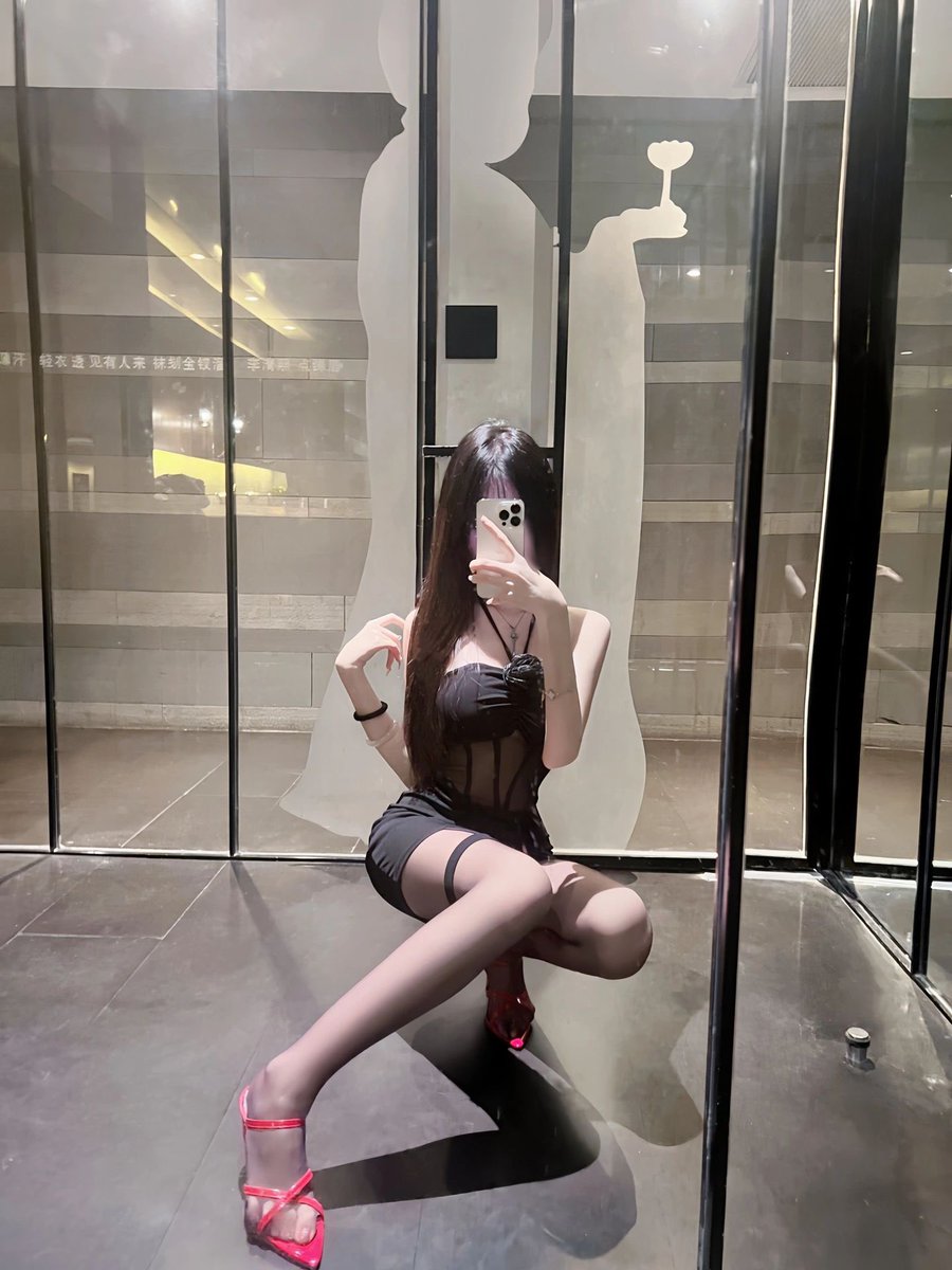ConawayVal39225's tweet photo. 性感不是我说的，也不是你们评价的，它本身就是骨子里自带的🤭#南京 #性感的小鱼儿 #早安 #分享日常 https://t.co/QRIwOVlt4b