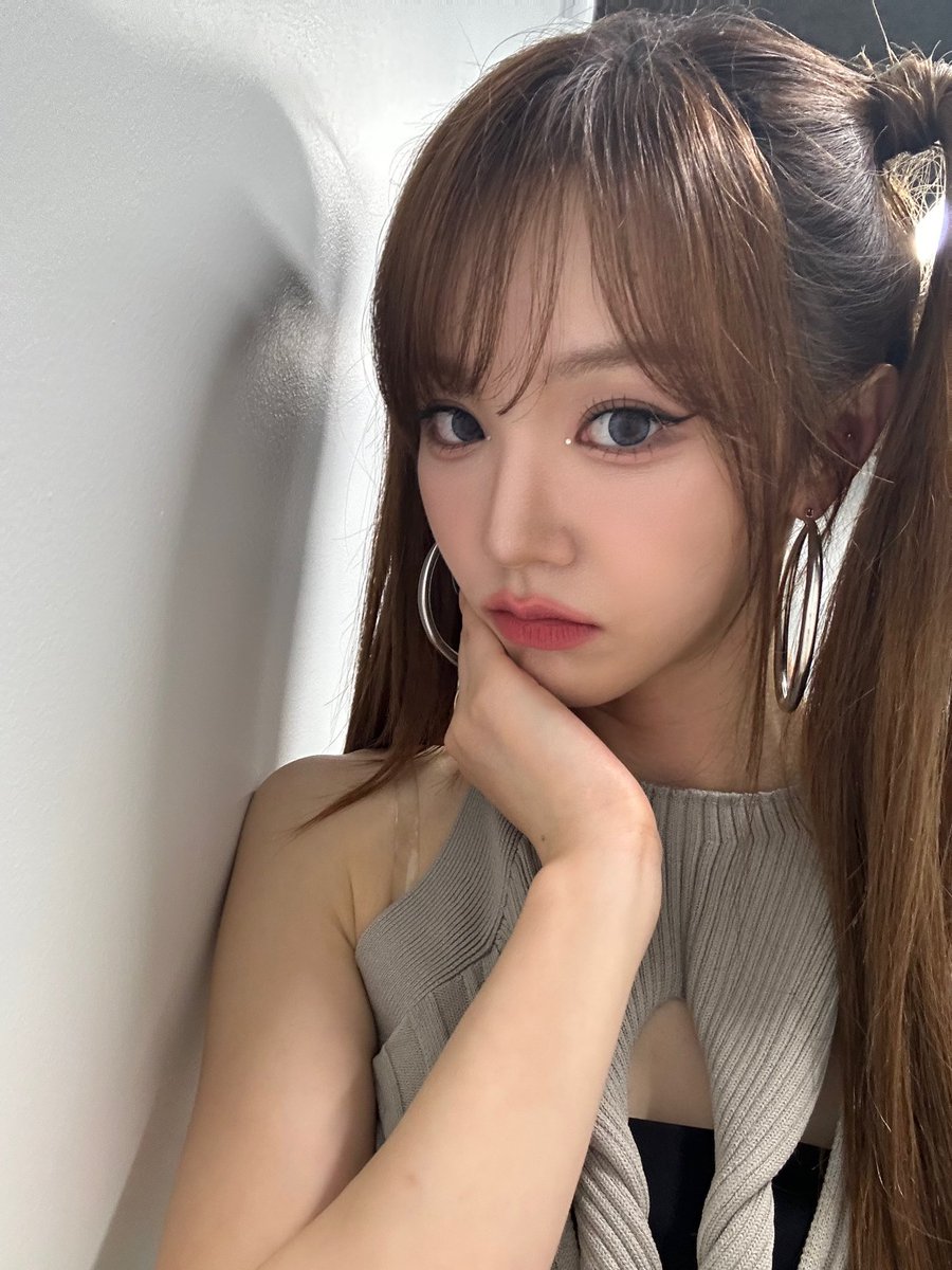 _EL7ZUPofficial's tweet photo. [🧩 #나나]

엘즈업 in Paris🗼🖤 
큰 무대, 많은 분들께 우리 CHEEKY와 제가 정말 사랑하는 곡 블랙핑크 선배님의 Pink Venom 무대 보여드리고 감사하게도 오히려 에너지 얻을 수 있는 좋은 경험을 해서 행복했어요🤍🐰

#엘즈업 #EL7ZUP #나나 #NANA https://t.co/8wrNoodAYW