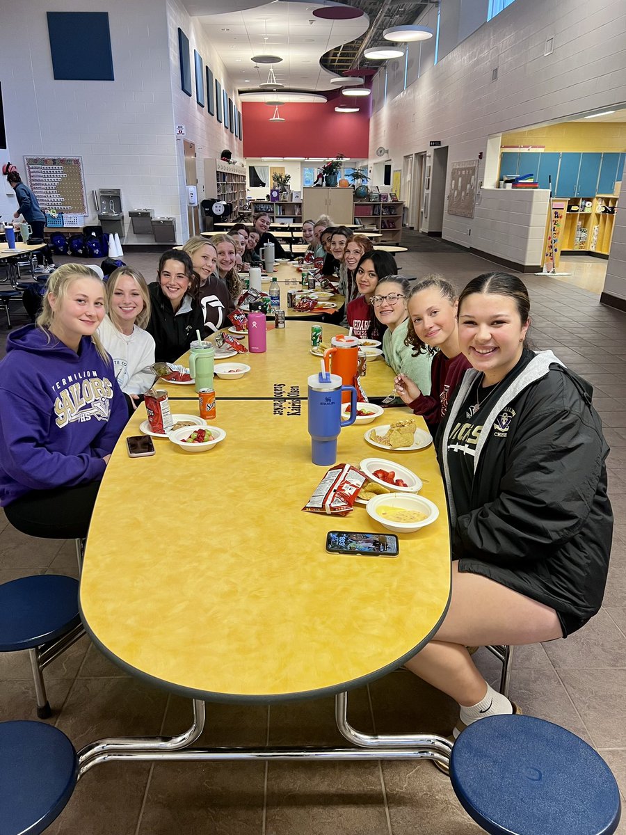 VHScheerleading's tweet photo. Big thanks to the Kuhns Family for providing the most delicious taco bar for team dinner! 🌮⚓️💜 https://t.co/aQKz8fds9a