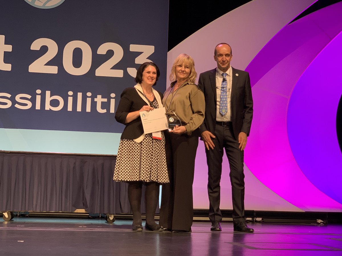 dfc_plc's tweet photo. Les PLC se sont distingués lors de la remise des Prix pour l'innovation du secteur laitier de la Fédération internationale du lait (FIL) dans le cadre du World Dairy Summit à Chicago.
https://t.co/aEIScSvznn
#LaitCdn #durabilité #Carboneutralité2050 https://t.co/bQ2ovEcjrf