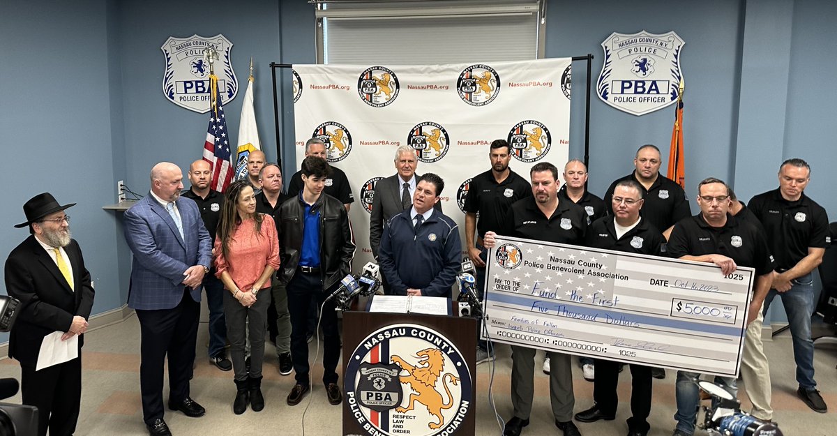 nassaucountypba's tweet image. Today, we held a press conference to support #ColdSpringHarbor student Sam Davis' effort to raise money for the families of Israeli Police Officers who have been killed during the recent attacks

Donate Here: fundthefirst.com/campaign/help-…

@CBSNewYork Coverage: cbsnews.com/newyork/news/l…