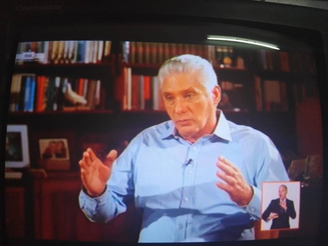 No pudo culminar su entrevista sin agradecerle al pueblo. Para él la Revolución es Invencible por nuestro pueblo.
La historia lo recogerá en sus páginas como el hijo digno heredero de los ideales de nuestro #Fidel y #Raul.
En usted confiamos #Cuba Venceremos #unidosxcuba 🇨🇺