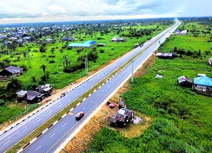 faf96442's tweet photo. This is the Glory-Drive Road in BAYELSA STATE done by His Excellency Senator Douye Diri, it was abandoned for 13years by previous administrations but done by Gov. Diri under 3 years.

We're voting for @govdouyediri for a second term join us November 11 (next month).

#DiriLaw2023 https://t.co/fvn2FuGfur