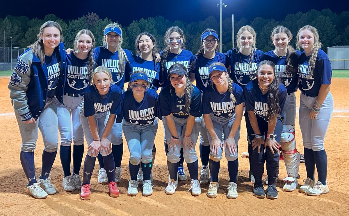 CarrieBelsito's tweet photo. #fallball is a wrap… Excited for the season start!  #gocatsgo 
🥎💙🥎💙🥎💙🥎💙

 @SoftballTMHS @TMHS__athletics @TISDTMHS https://t.co/GmabeKwpWa