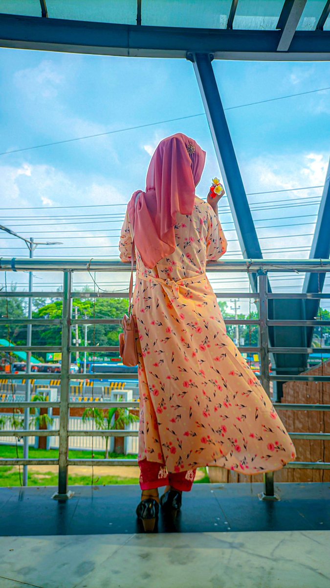 Good morning everyone How are your morning moments? Look at the sky in the balcony while praying So you can understand what your feelings are?