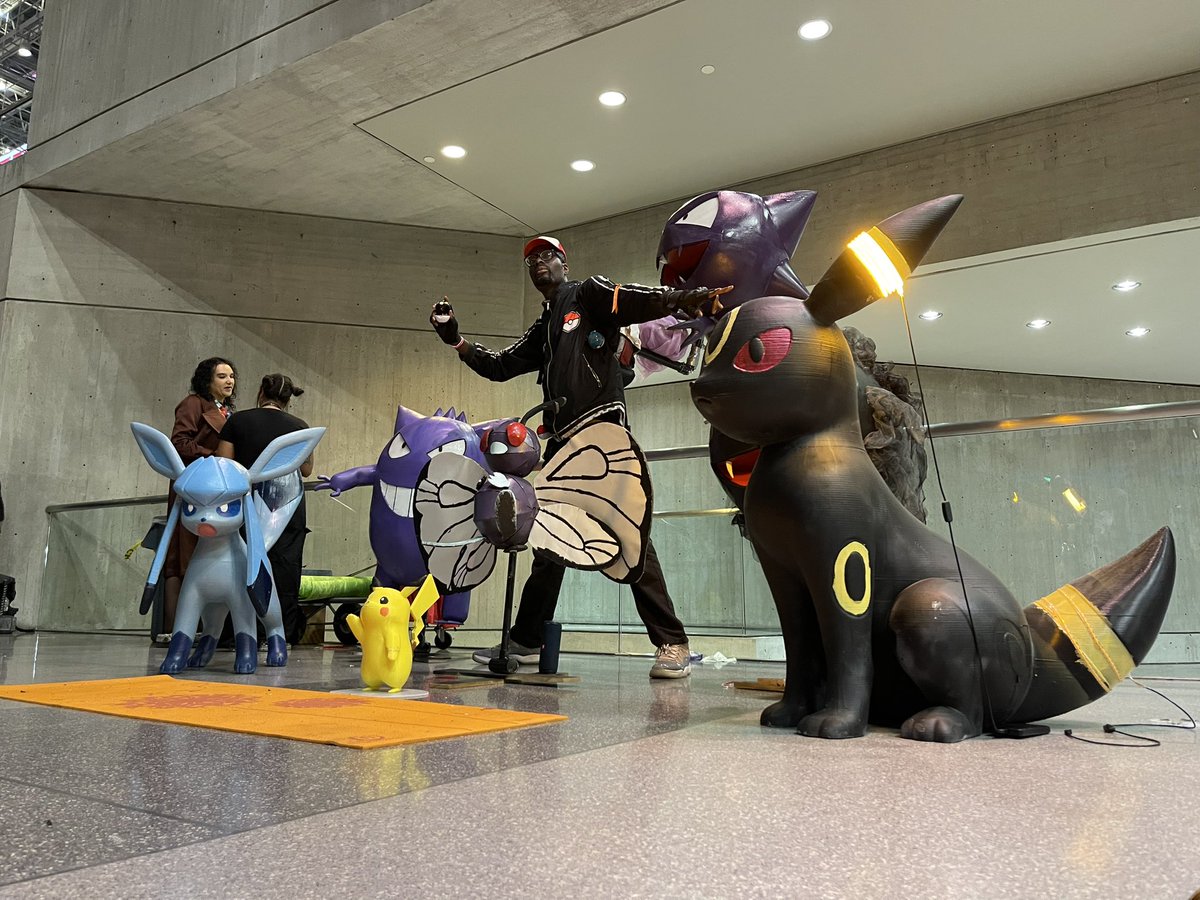 davidcosplay91's tweet photo. @NewYorkComicCon was a huge success I was able to show my lifesize @Pokemon cosplay. Can’t be a Pokémon master without real size Pokémon. @PokemonGoApp @PokemonUnite @sarahnatochenny shouted me out on TikTok mission completed #Pokemon #Pokemon151 #PokemonMasters #pokemoncosplay https://t.co/hPnQmHeq7t