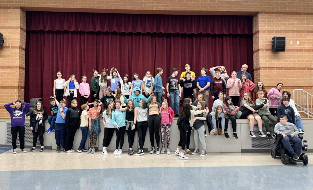 Come support these wonderful kiddos in our Fall Variety Show this weekend, Friday and Saturday @ 7pm! Tickets are $5 at the door. #D25ItsPersonal #SouthLearns @AHSD25South @ahsd25 @south_pta @SMSTBC