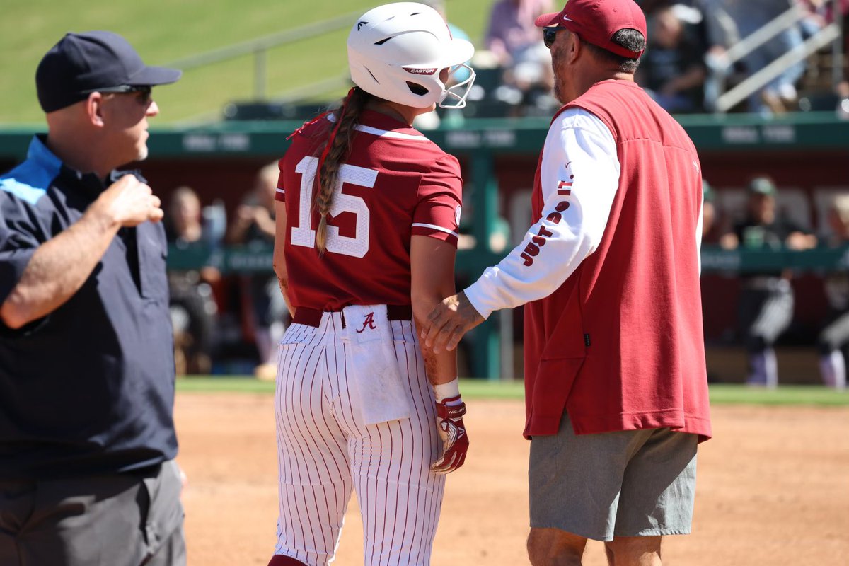 ‼️FORMER BEAR‼️

Former DMACC All American Kendal Clark with Coach Murphy playing the game she loves! <a href="/KendalClark1515/">Kendal Clark</a> 

#GoBears🥎
<a href="/BobLigouri/">Bob Ligouri</a>