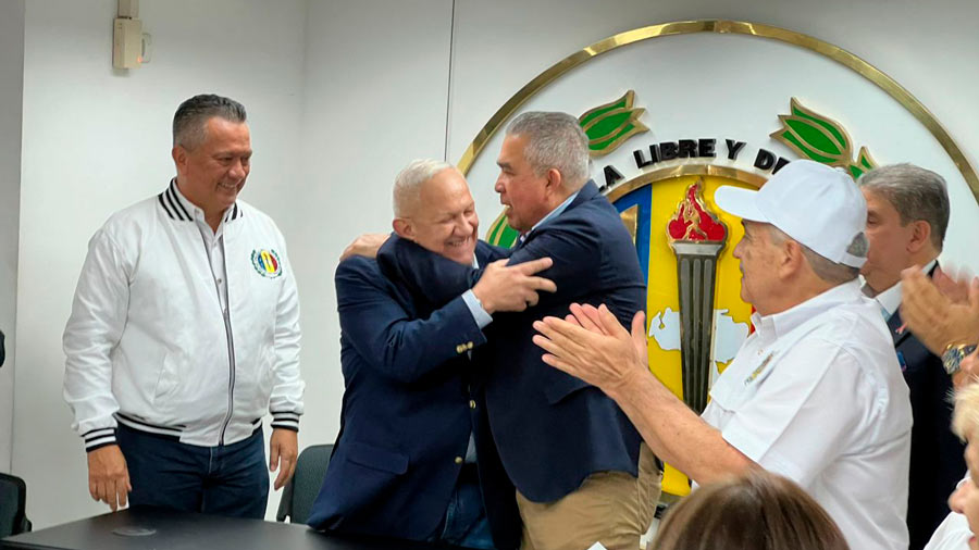Bernabé Gutiérrez apoya candidatura presidencial de Luis Eduardo Martínez.
compasinformativo.com/2023/10/bernab…