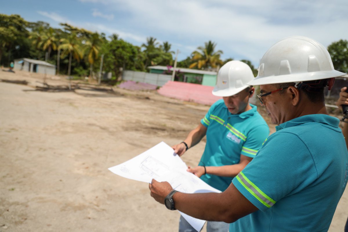 ObraMunicipal's tweet photo. Continuamos con los trabajos de terracería para la construcción del nuevo complejo deportivo de Candelaria, Cuscatlán.🏟😃

#EnLaDirecciónCorrecta 👇 https://t.co/B3DCTttjoZ