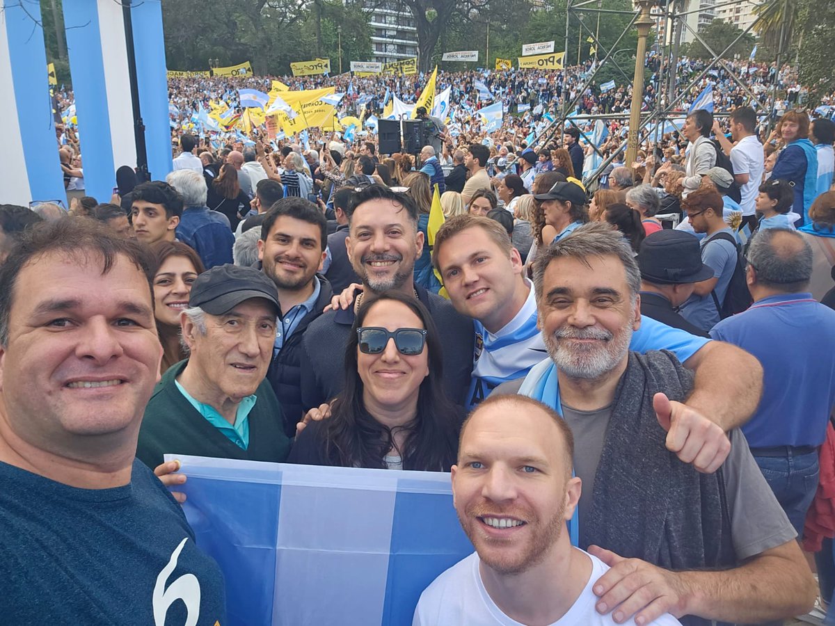 marusotolano's tweet photo. Con esperanza este domingo vayamos por más con @PatoBullrich Presidente, @jorgemacri Jefe de Gobierno y toda la fuerza de Juntos por el Cambio. 
Tenemos la decision real y la experiencia necesaria para cambiar el rumbo de la Argentina.
Es ahora y para siempre 🇦🇷💛
#PatoPresidente https://t.co/DRVCoJ4vWz