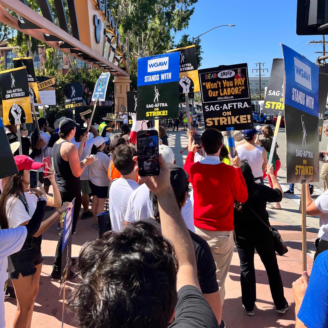 sagaftra's tweet photo. 🎥 LA #SagAftraMembers, thank you for your unwavering support on the picket lines. On the 100th anniversary of Disney, we're grateful for your dedication. The magic of Disney wouldn't be possible without the performers who've brought its stories to life. 💙✨ #OneDayLonger https://t.co/T8jWm6UPUp