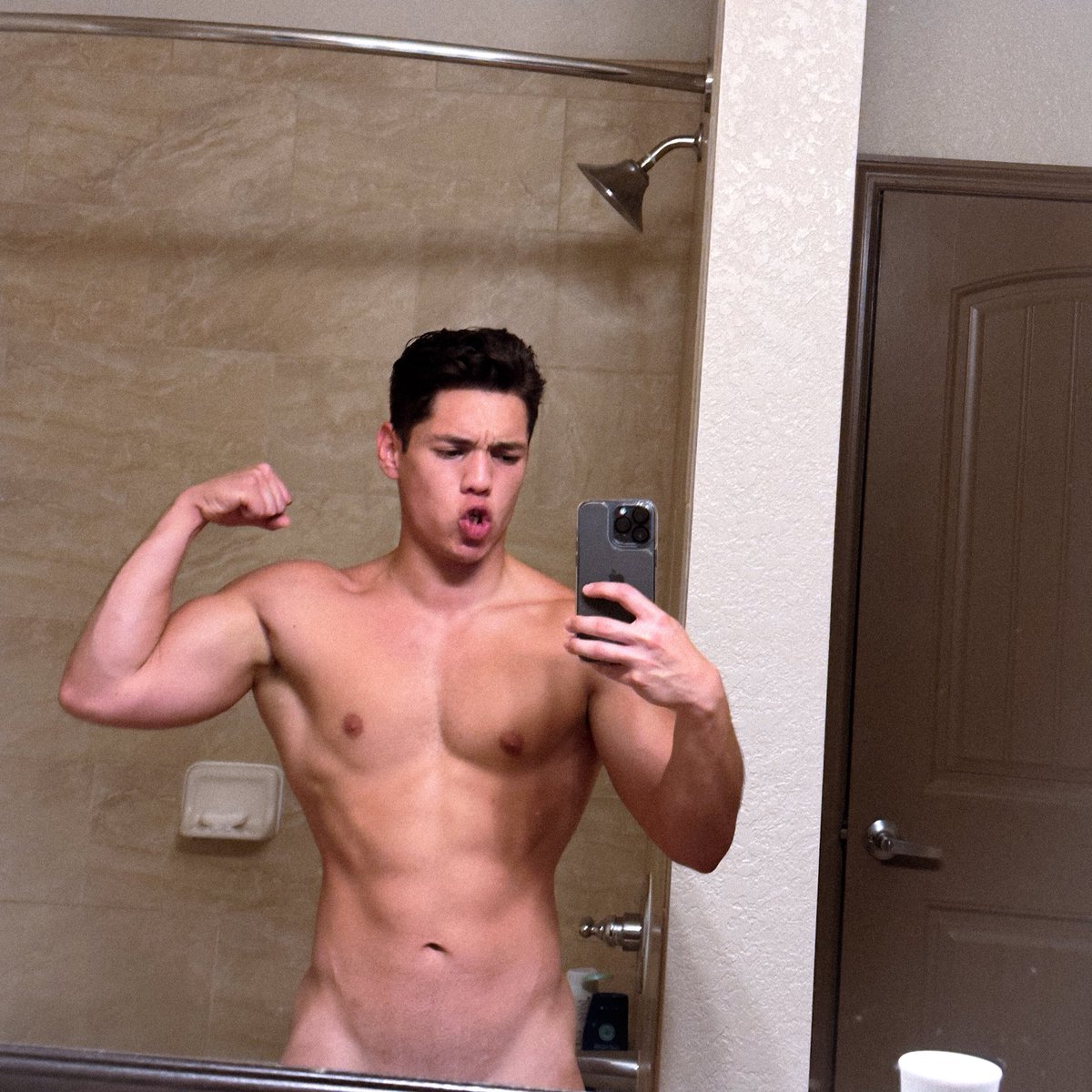 ohitanthony's tweet photo. Front &amp; Back ✨ https://t.co/XuBDaVjPTD
