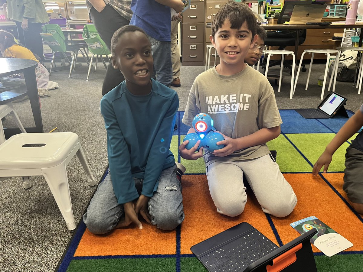 JoAnnFoxEDU's tweet photo. Check out these cuties learning how to code Dash in @Central_EUSD’s after school enrichment program! @EUSD @OserRick #chooseEUSD #thisiseUSd https://t.co/IkISSJueKl
