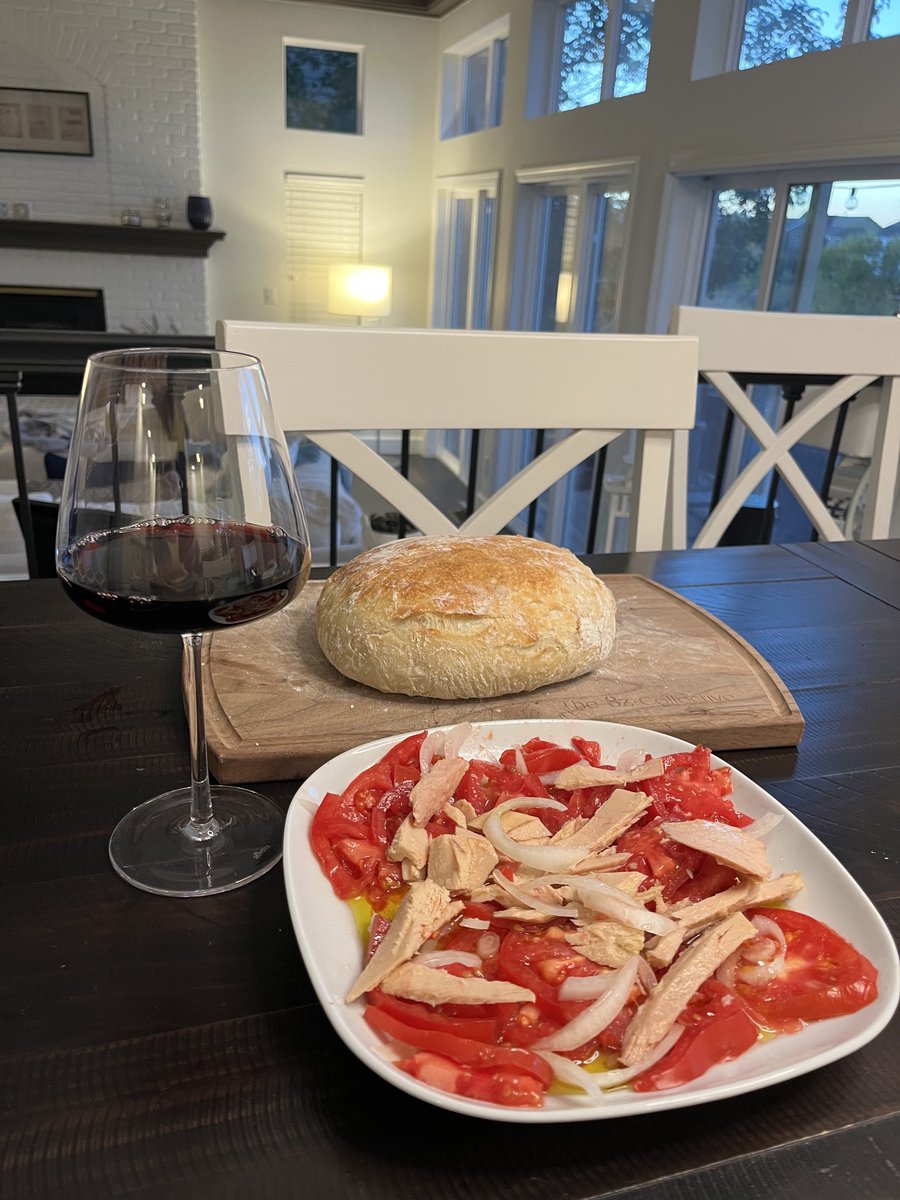 Mediterranean dinner tonight: tomato salad with fresh picked tomatoes from our backyard, onions, extra virgen Spanish oil and tuna from the Basque Country. And of course, homemade bread and Rioja wine…The simple things in life ❤️