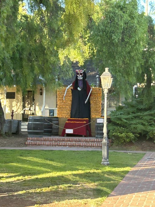 99 % chance an almost 3 year old gets dragged on a ghost tour tonight 👻🎃🐦&zwj;⬛ https://t.co/pYdfR6IJH9<a href="/tag/goceltics"class="tags"><span>#goceltics</span></a>