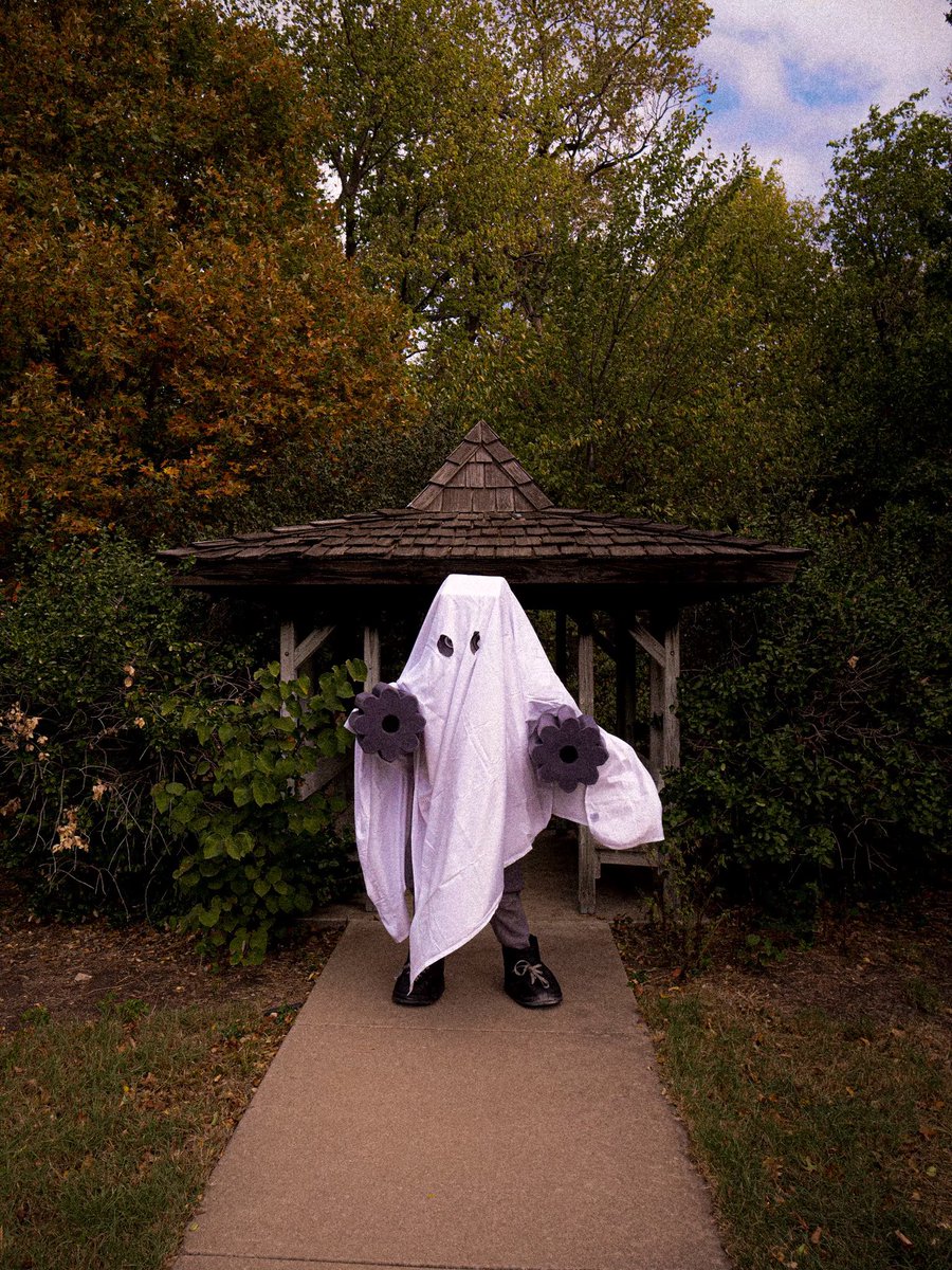 Threshy is getting in the spooky spirit 👻🎃🦇 #wearethreshers #rollon #threshy #mascot #collegemascot #bethelks #bethelcollege