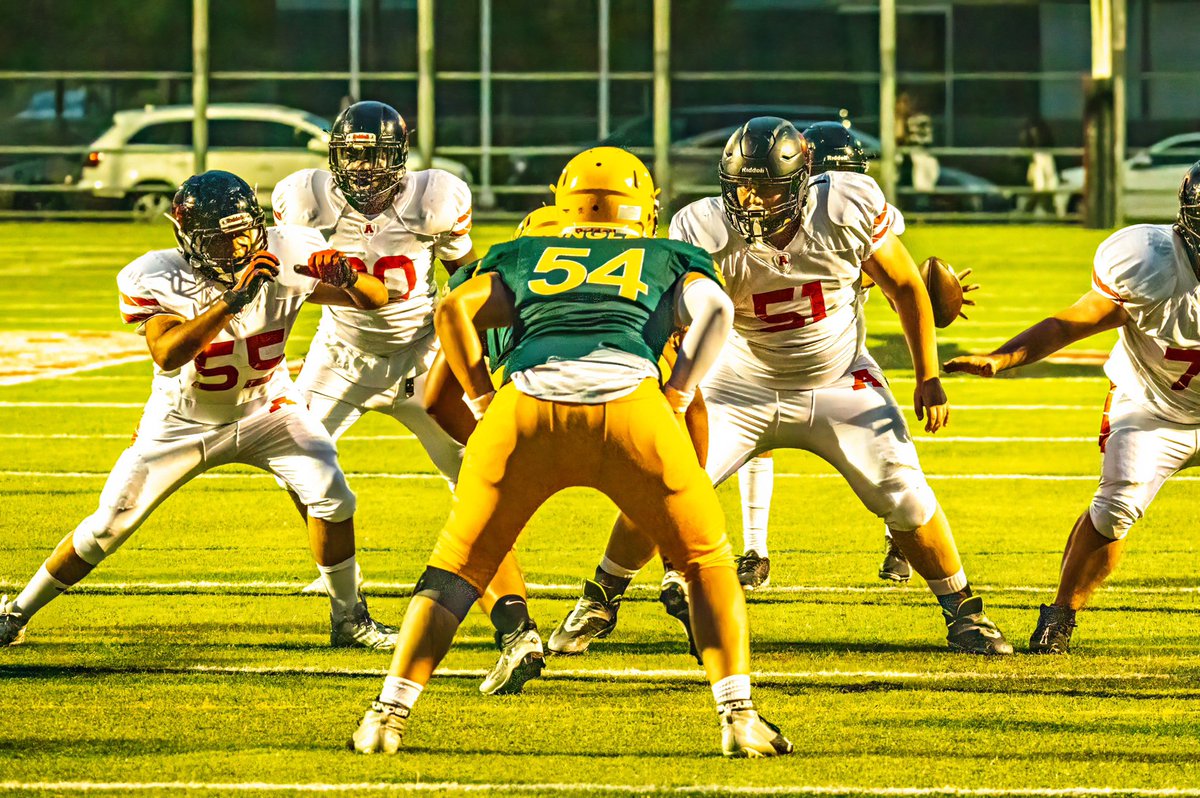 Hunter_H51's tweet photo. MIDSEASON HIGHLIGHT TAPE!!!
Hunter Henderson | C/O 2024 | 6’1 310lbs
https://t.co/ELTu2XtGUN https://t.co/2iLOL8y4uR