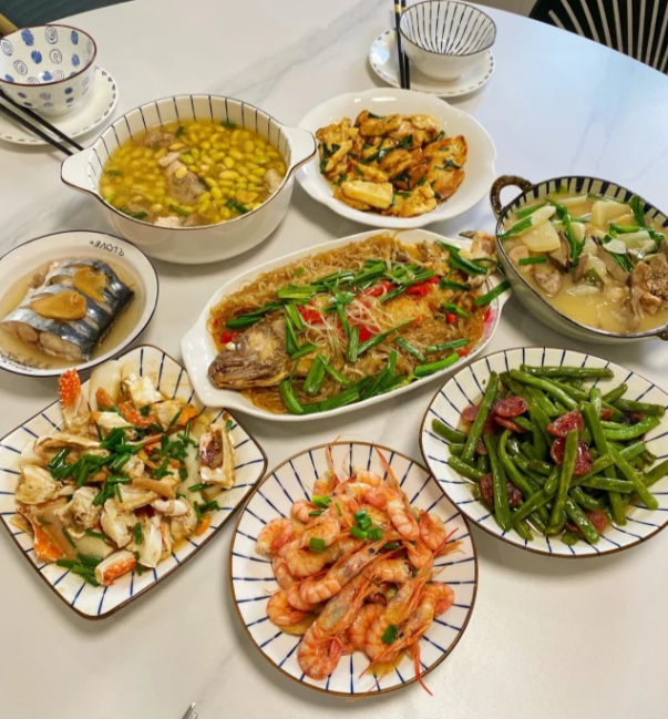 Even though my job is stressful, I eat food to survive🍧🍨🥹🥺 
#Sad