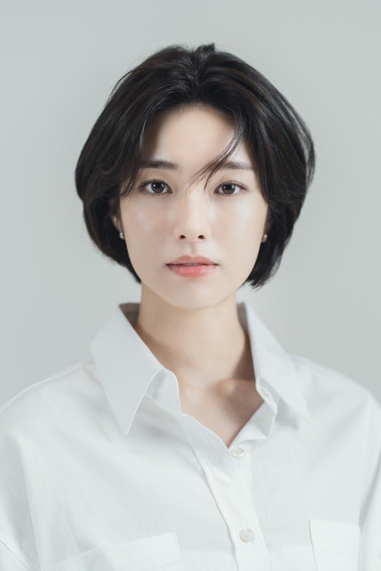 #HaYoung confirmed cast for Netflix webtoon-based drama <#Doona!>, she will act as Kim Jin-joo who was #YangSeJong’s soulmate in high school. Release on Oct 20. #BaeSuzy