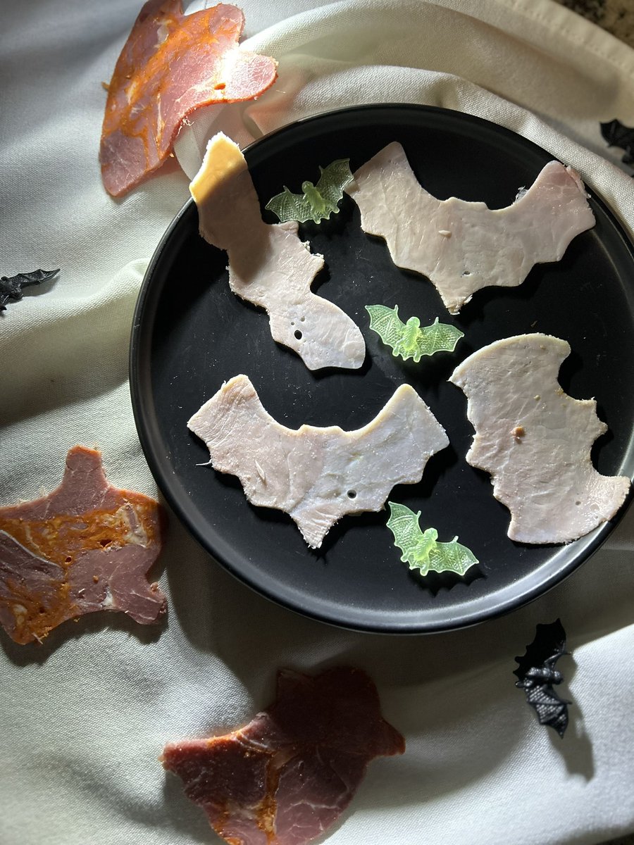 realkmdark1's tweet photo. Need a late night snack?
How about some GABA-GHOULS ๐ค๐ป & HAM-PIRE BATS?? ๐ฝ๐ฆ Night-night everyone! ๐๐ ๐ฎ๐น ๐
#halloweenfood #gabagool #ham #bat #ghost #instagraminspired #almosthalloween #halloweenphotography #30daysofartoween ๐จ๐๐ https://t.co/ruBmQVyAaH